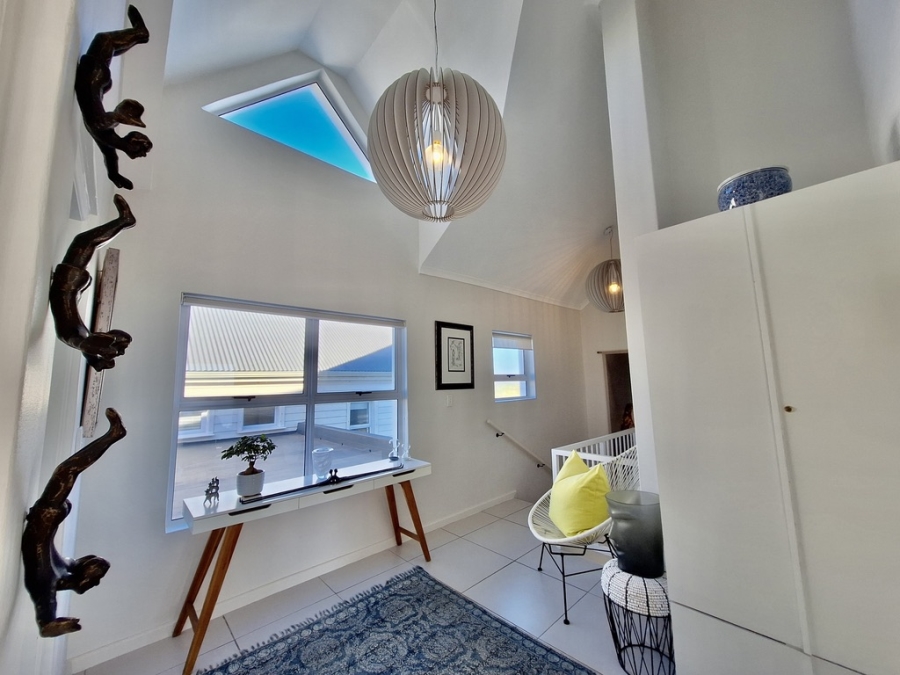 To Let 5 Bedroom Property for Rent in Pearl Bay Western Cape